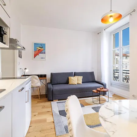 Charming Center 406 Apartment
