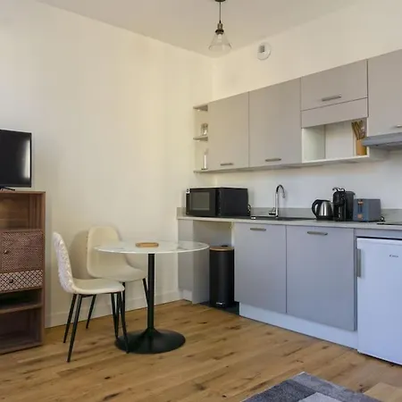 Charming City Center Studio 406 *