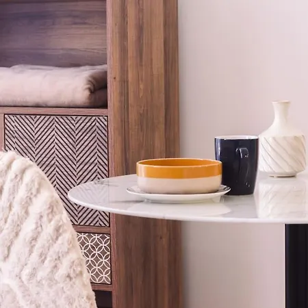 Charming City Center Studio 406 Apartment *