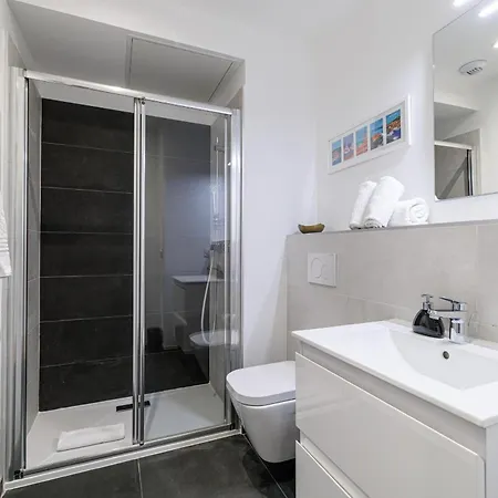 Διαμέρισμα Charming Center 406 *