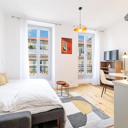 Διαμέρισμα Charming Center 406